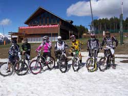 cycles et nature a vallnord pour la dh cup